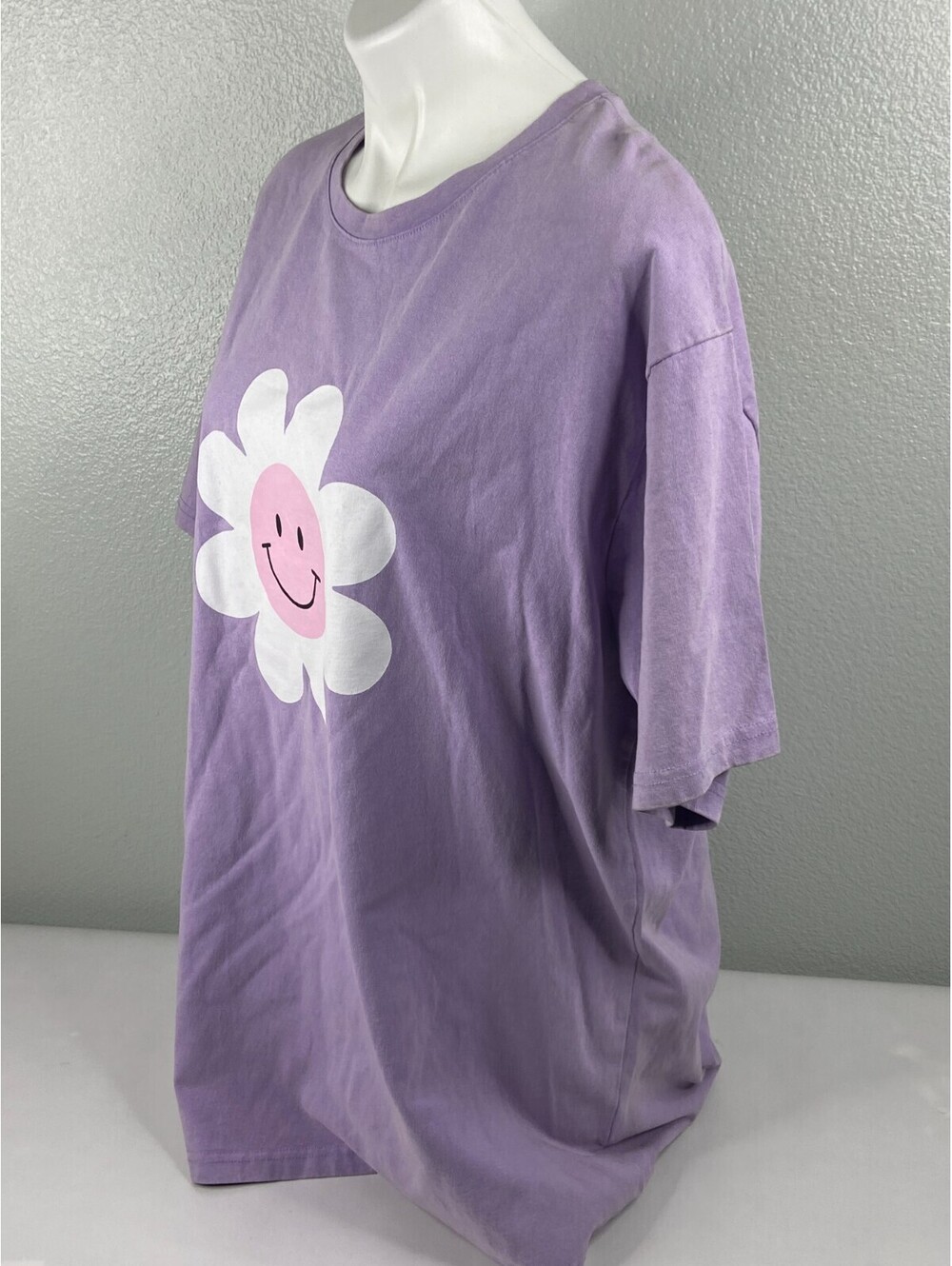 Fantastic Fawn Women Medium Purple Smiling Flower T Shirt Oversized Loose NWT - Picture 3 of 9